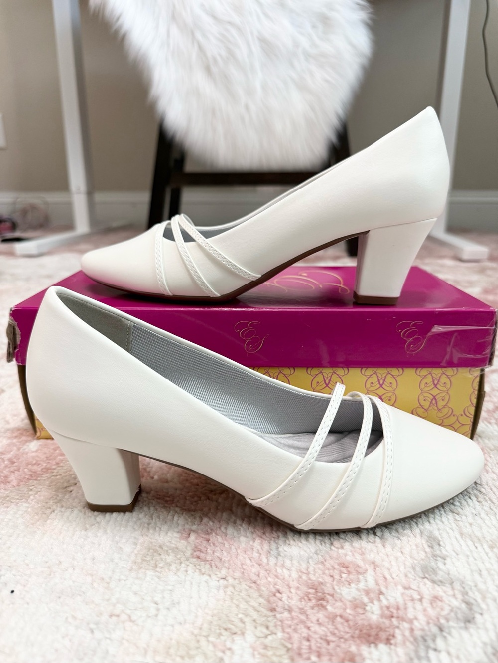 Easy Street Women's Cristiny Slip-On Pumps size 8 1/2